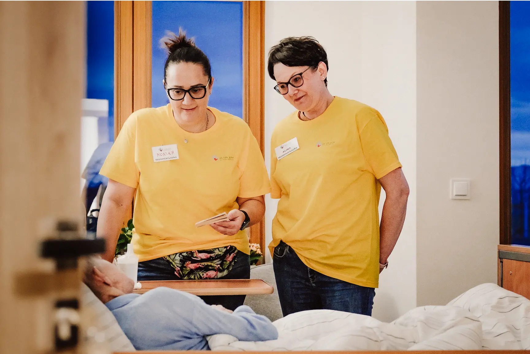 Zdjęcie wolontariuszy podczas pomocy w Hospicjum